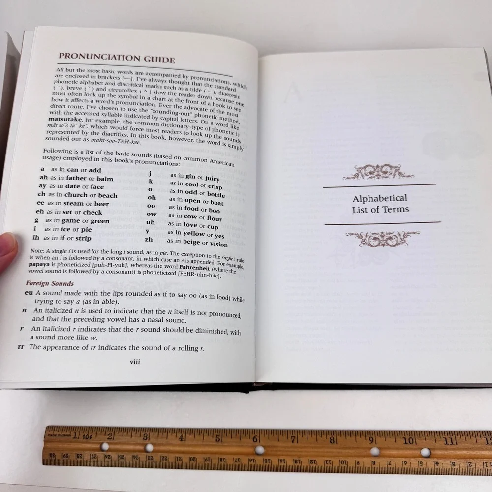 2009 Hardcover The Deluxe Food Lover's Companion‎ Technique Cooking Gold Accents